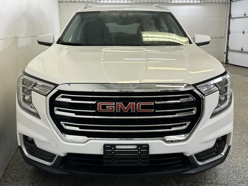 GMC Terrain 2024 photo 2