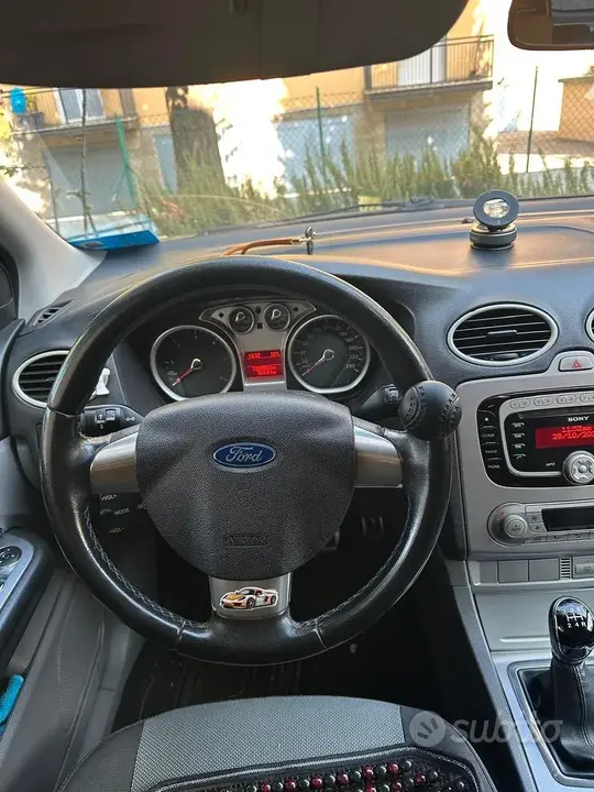 Ford Focus 2010 photo 3
