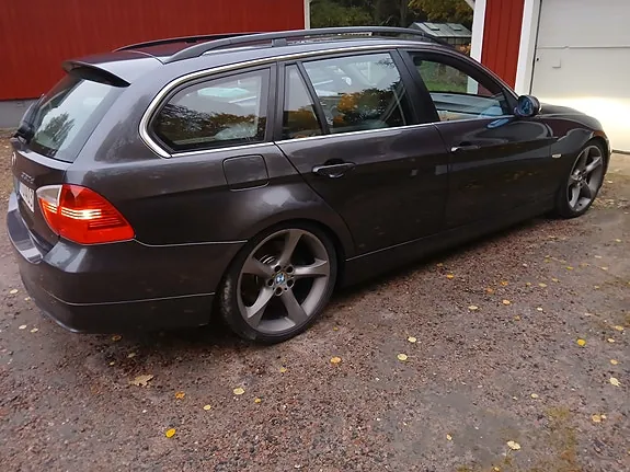 BMW 330D 2007 photo 2