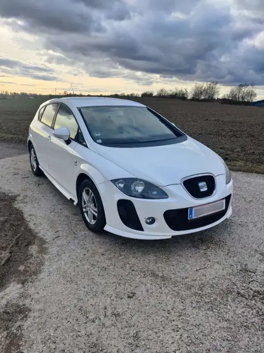 Seat Leon 2012 photo 2