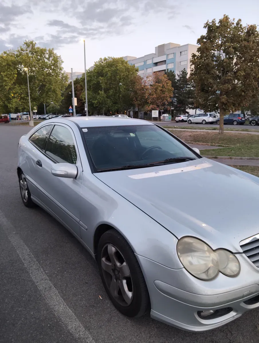 Mercedes-Benz C-Class 2004 photo 3
