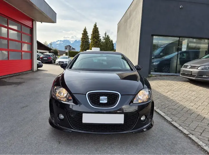 Seat Leon 2010 photo 2