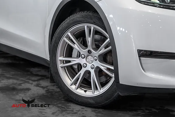 Tesla Model Y 2023 photo 3