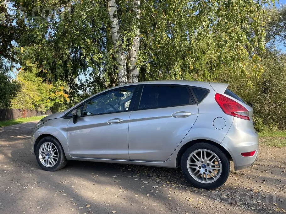Ford Fiesta 2010 photo 3