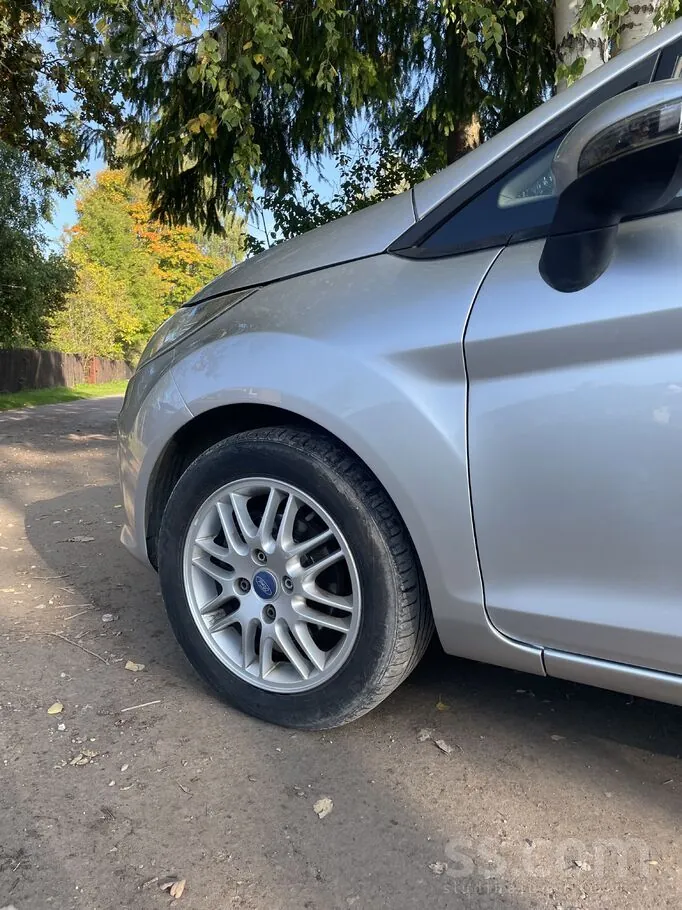 Ford Fiesta 2010 photo 4