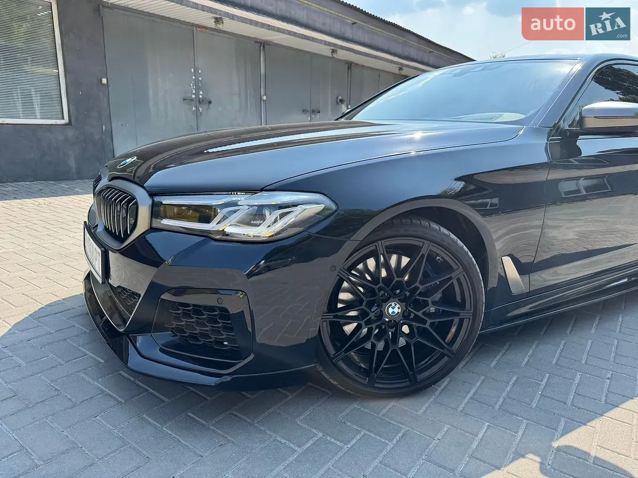 BMW 5 Series 2018 photo 2