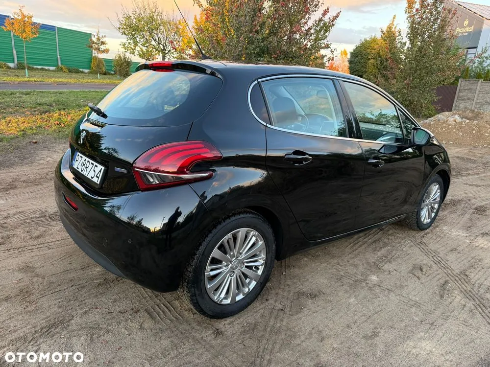 Peugeot 208 2017 photo 3