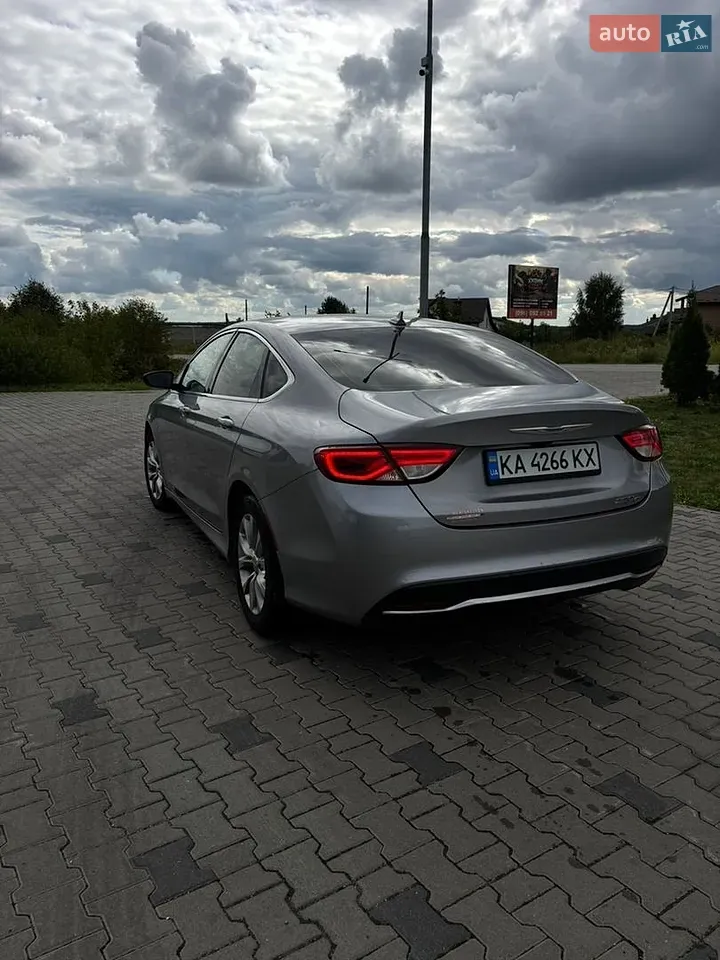 Chrysler 200 2015 photo 2