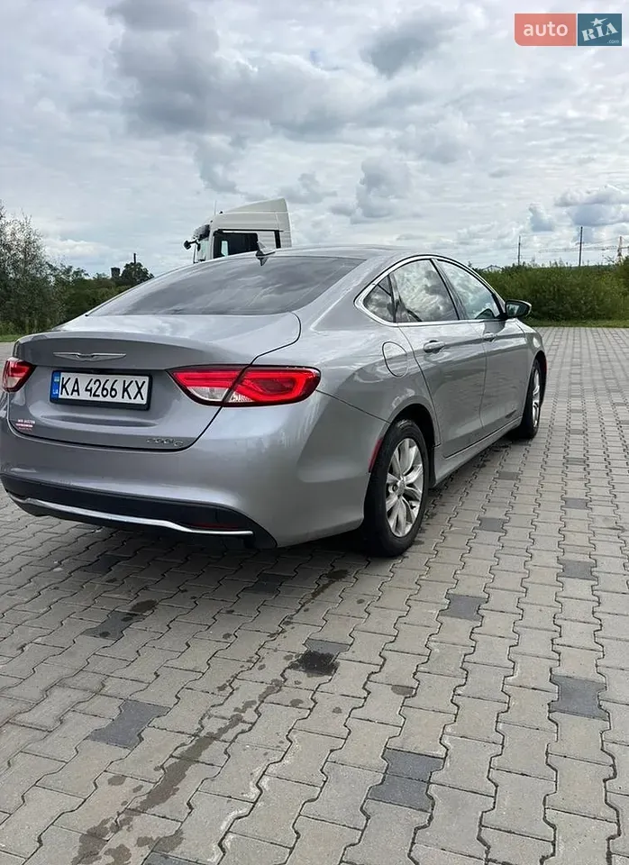 Chrysler 200