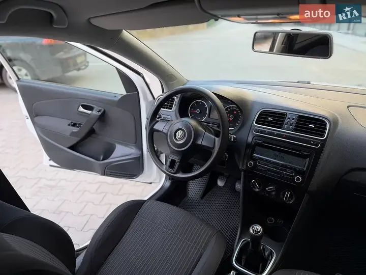 Volkswagen Polo 2010 photo 3