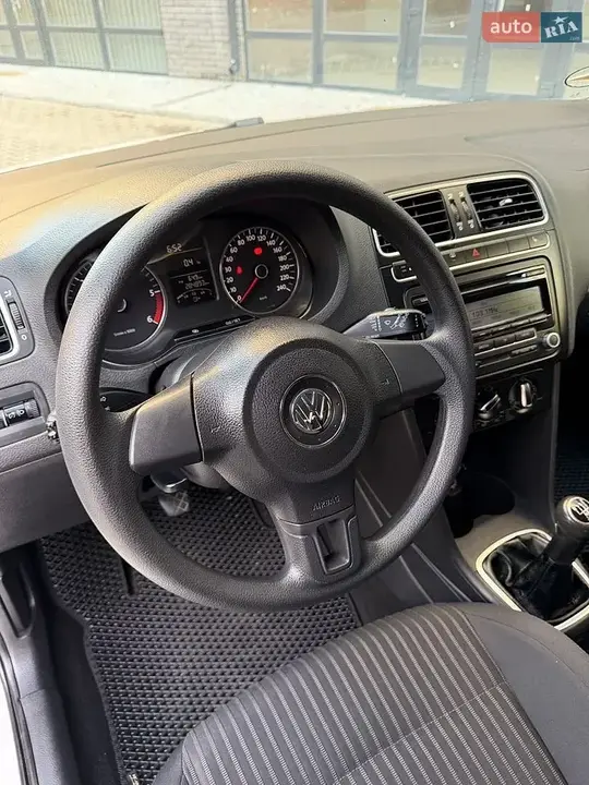 Volkswagen Polo 2010 photo 2