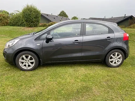 Kia Rio 2015 photo 2