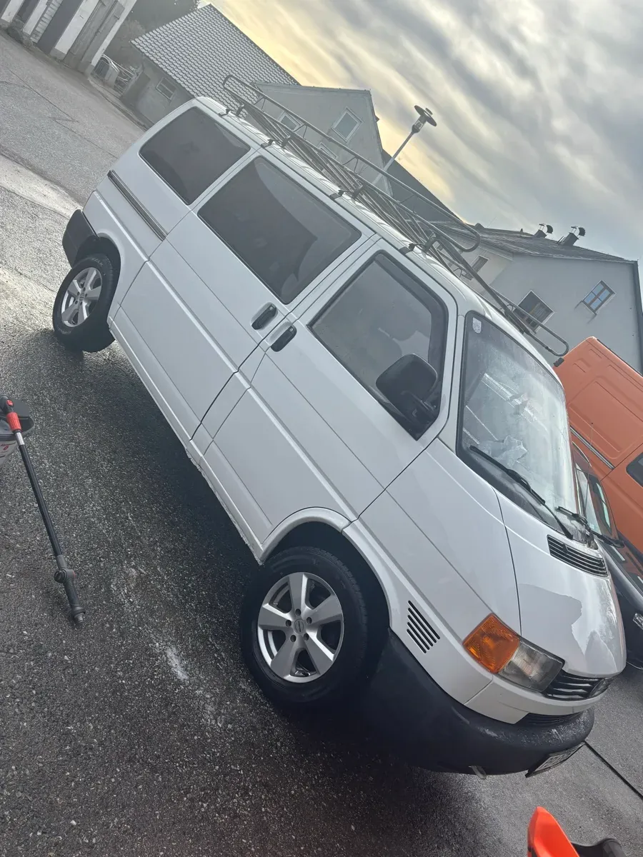 Volkswagen T4 1998 photo 2