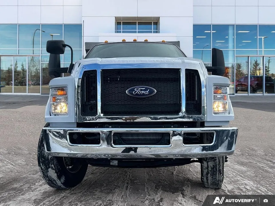 Ford Super Duty F-750 2026 photo 2