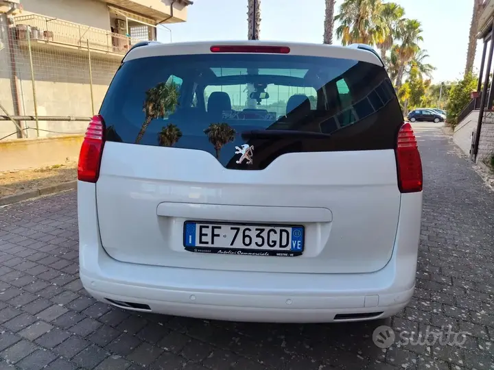 Peugeot 5008 2011 photo 5