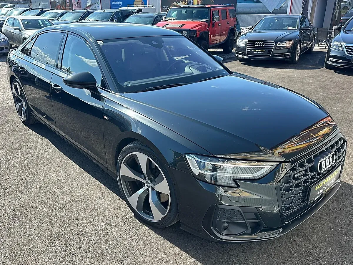 Audi A8 2022 photo 2