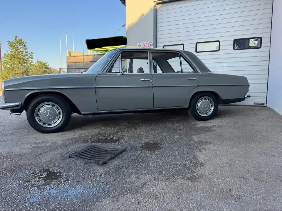 Mercedes-Benz 280 1971 photo 2