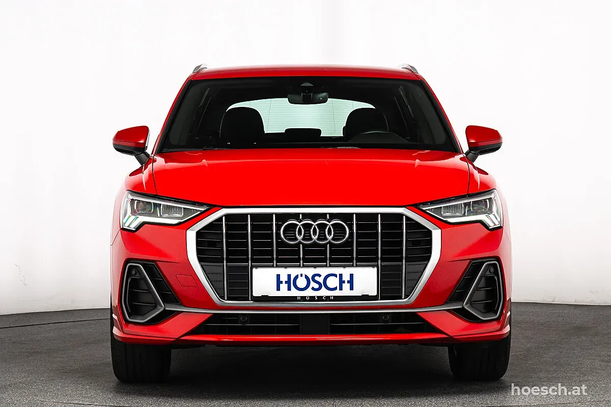 Audi Q3 2022 photo 2