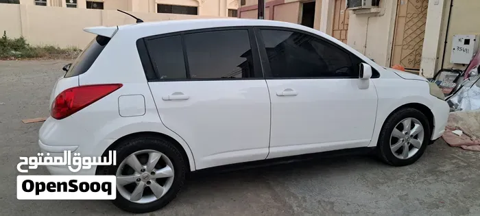 Nissan Tiida 2011 photo 4