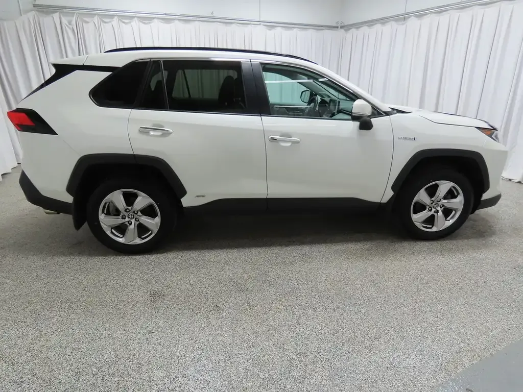 Toyota Rav4 Hybrid 2021 photo 2