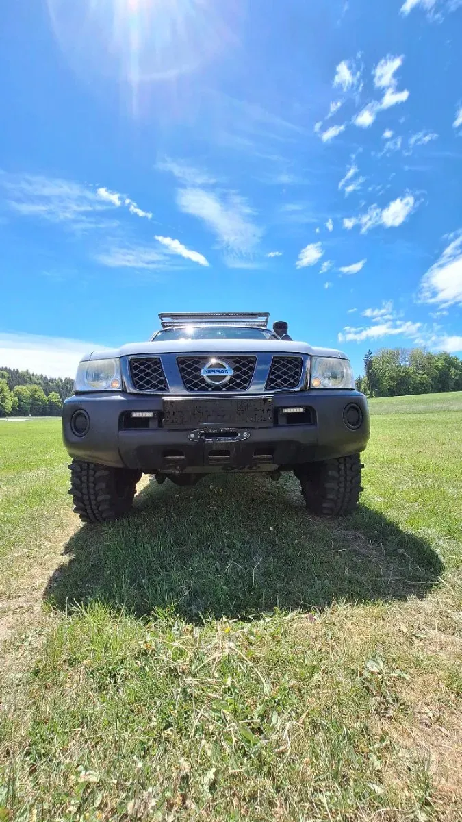 Nissan Patrol 2005 photo 2