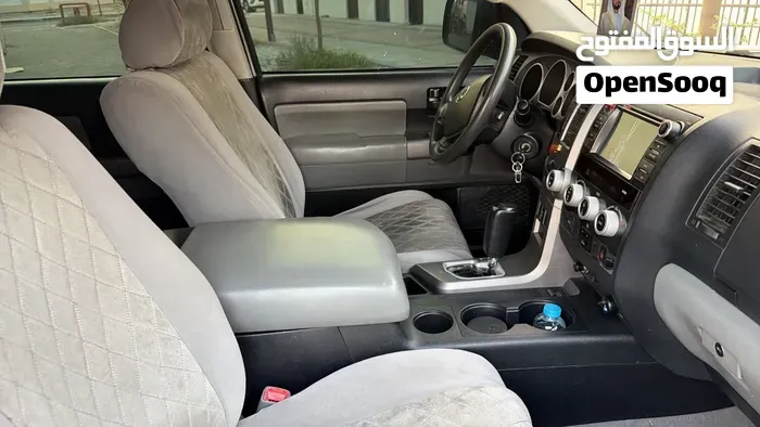 Toyota Sequoia 2011 photo 4