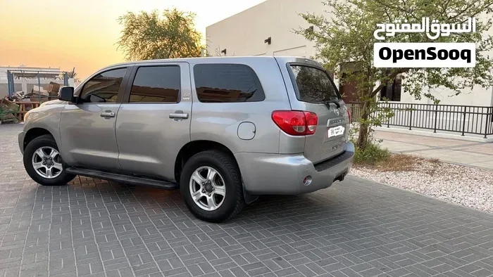 Toyota Sequoia 2011 photo 3