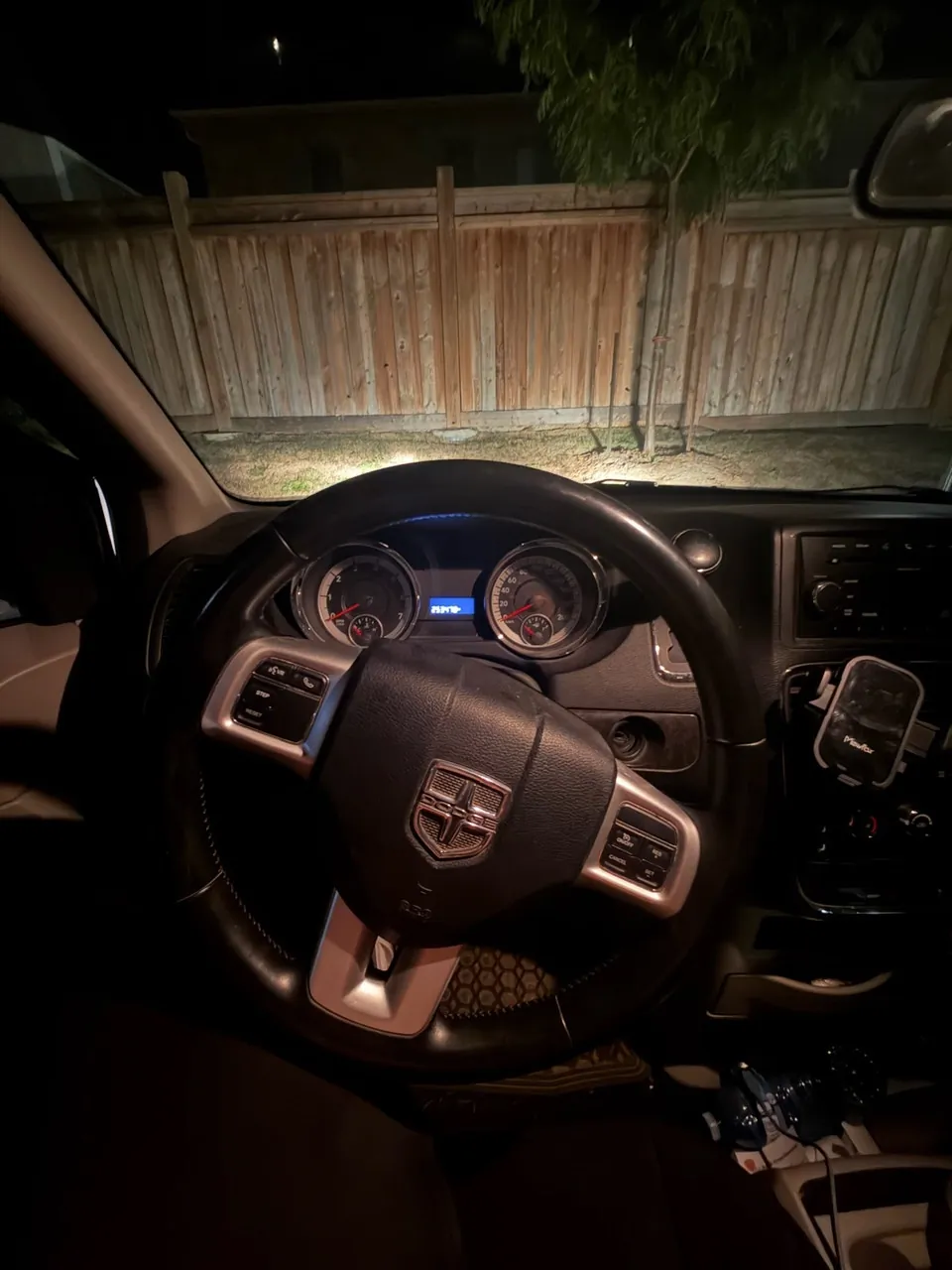 Dodge Caravan 2012 photo 2