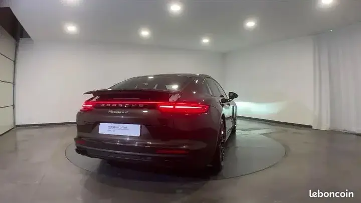 Porsche Panamera 2019 photo 2