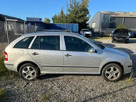 Skoda Fabia 2006 photo 2
