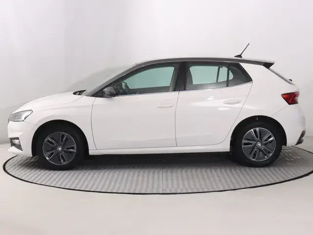 Skoda Fabia 2023 photo 2