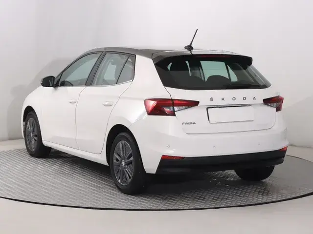 Skoda Fabia 2023 photo 3