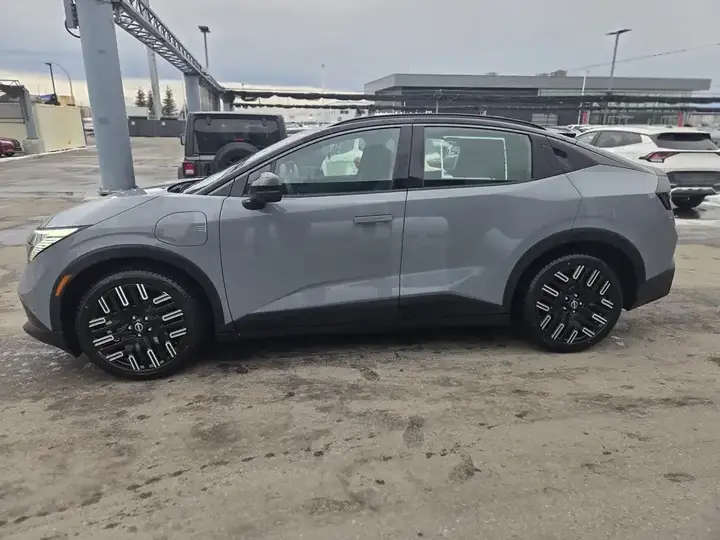 Nissan Leaf 2026 photo 2
