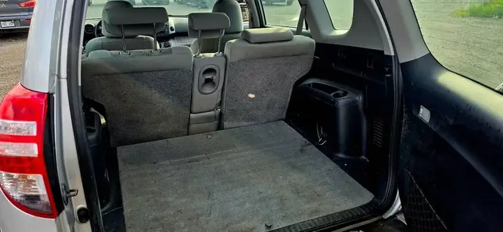 Toyota Rav4 2010 photo 4