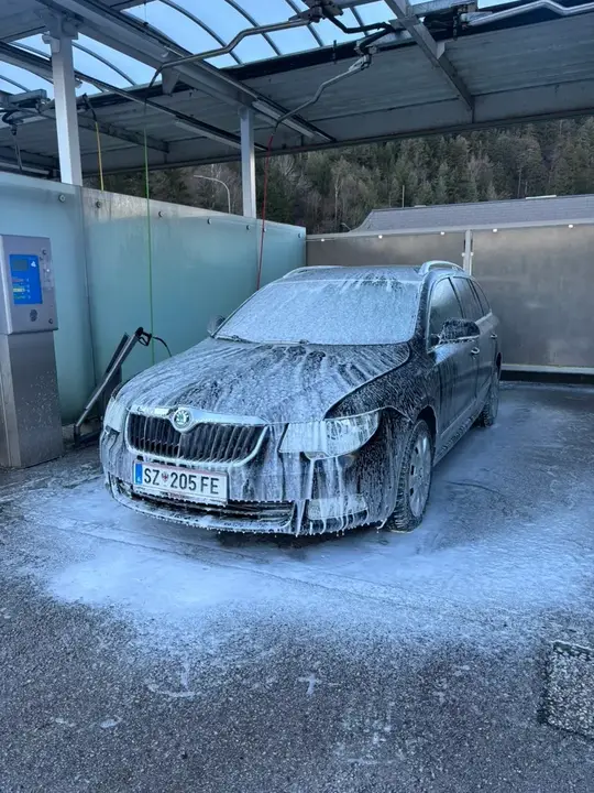 Skoda Superb 2011 photo 3