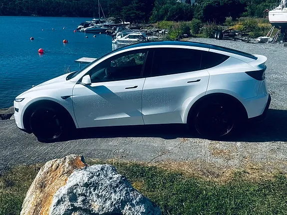 Tesla Model Y 2026 photo 3