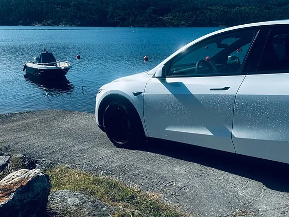 Tesla Model Y 2026 photo 4