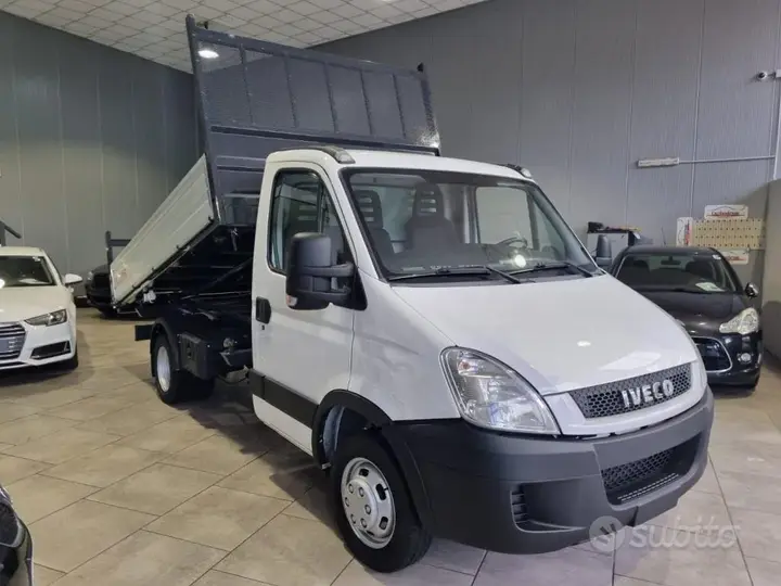 Iveco Daily 2011 photo 3