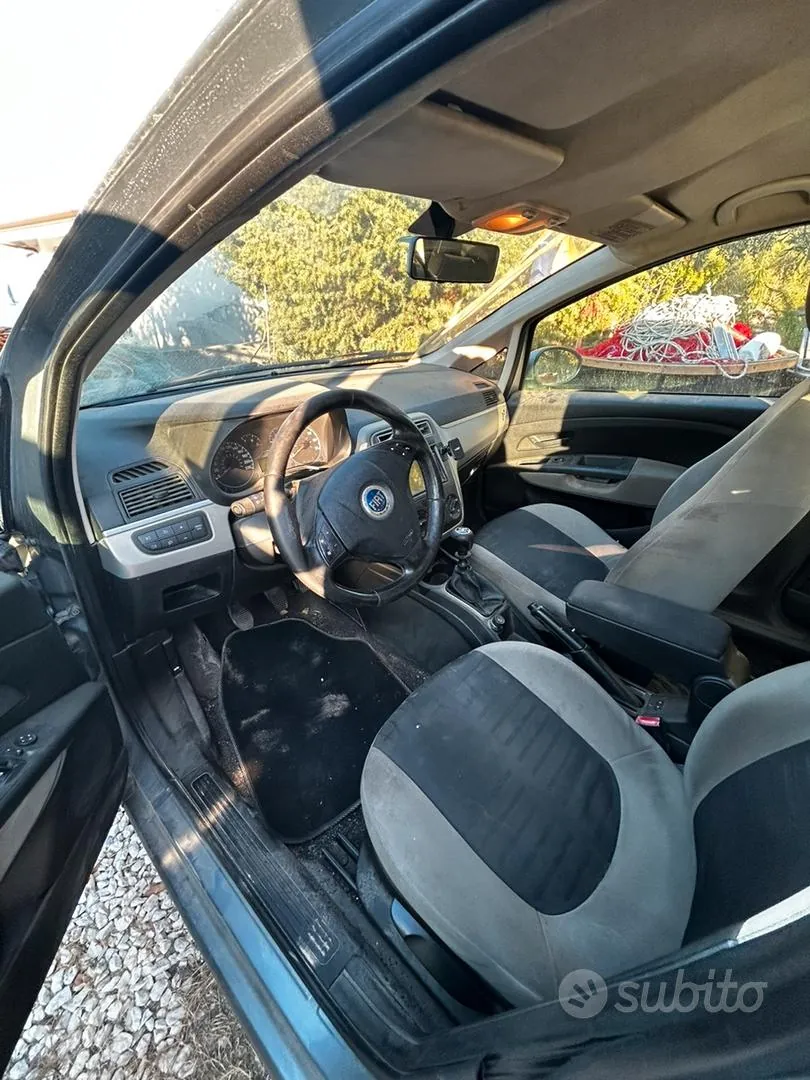 Fiat Grande Punto 2006 photo 3