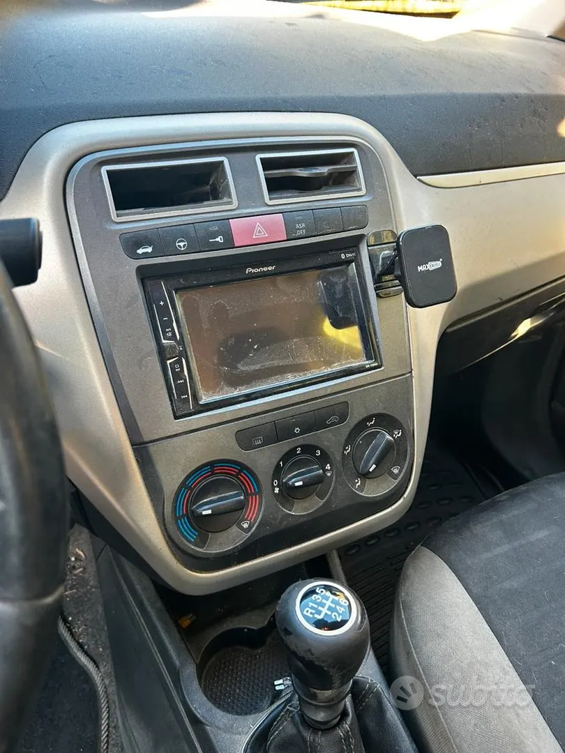 Fiat Grande Punto 2006 photo 5