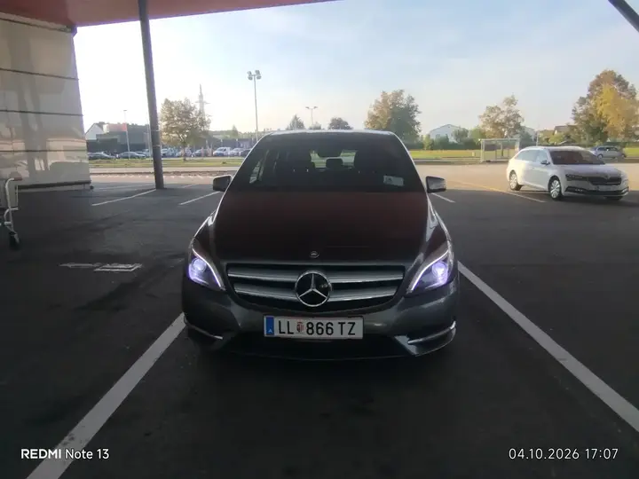 Mercedes-Benz B-Class 2012 photo 2