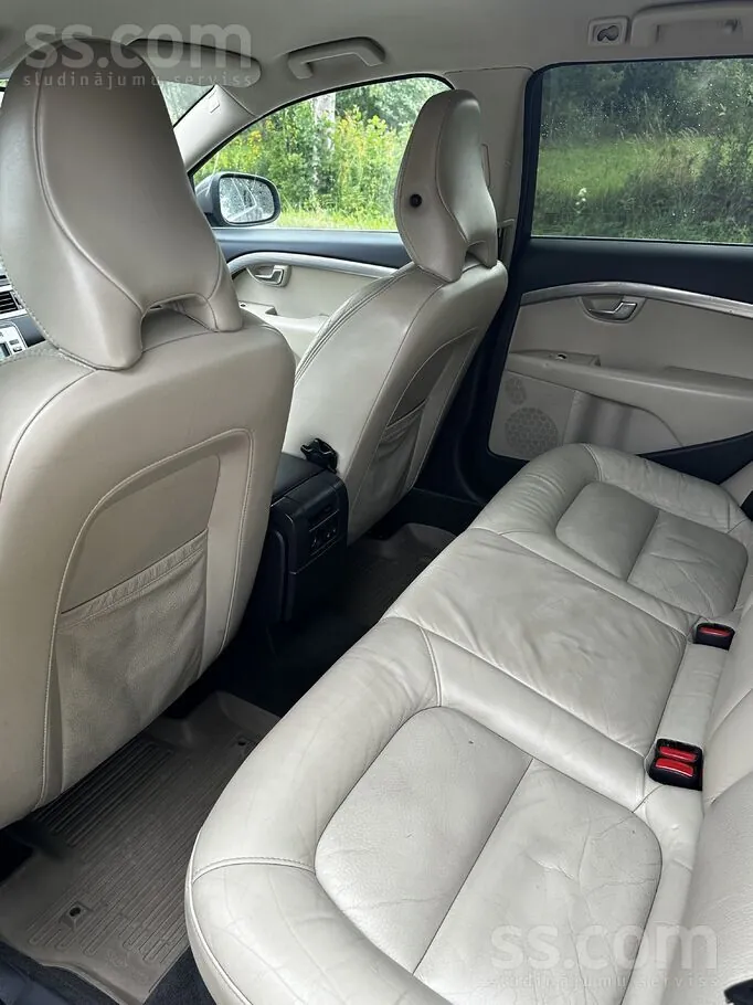 Volvo V70 2010 photo 5
