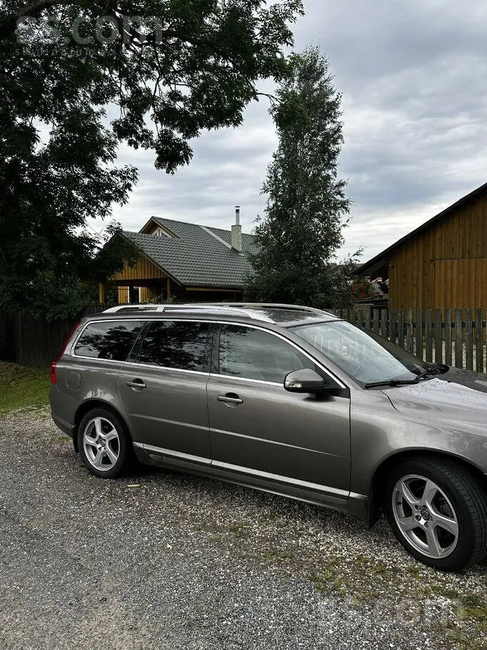 Volvo V70 2010 photo 2