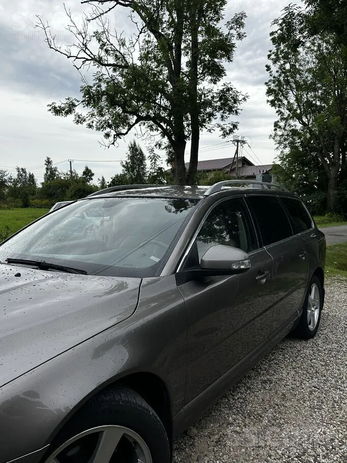 Volvo V70 2010 photo 3