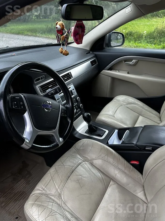 Volvo V70 2010 photo 4