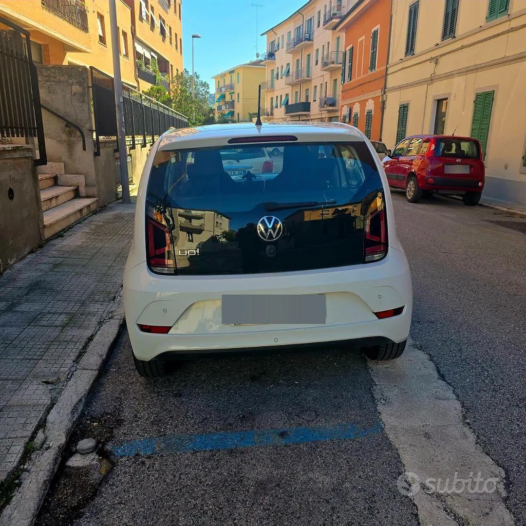 Volkswagen Up 2023 photo 3