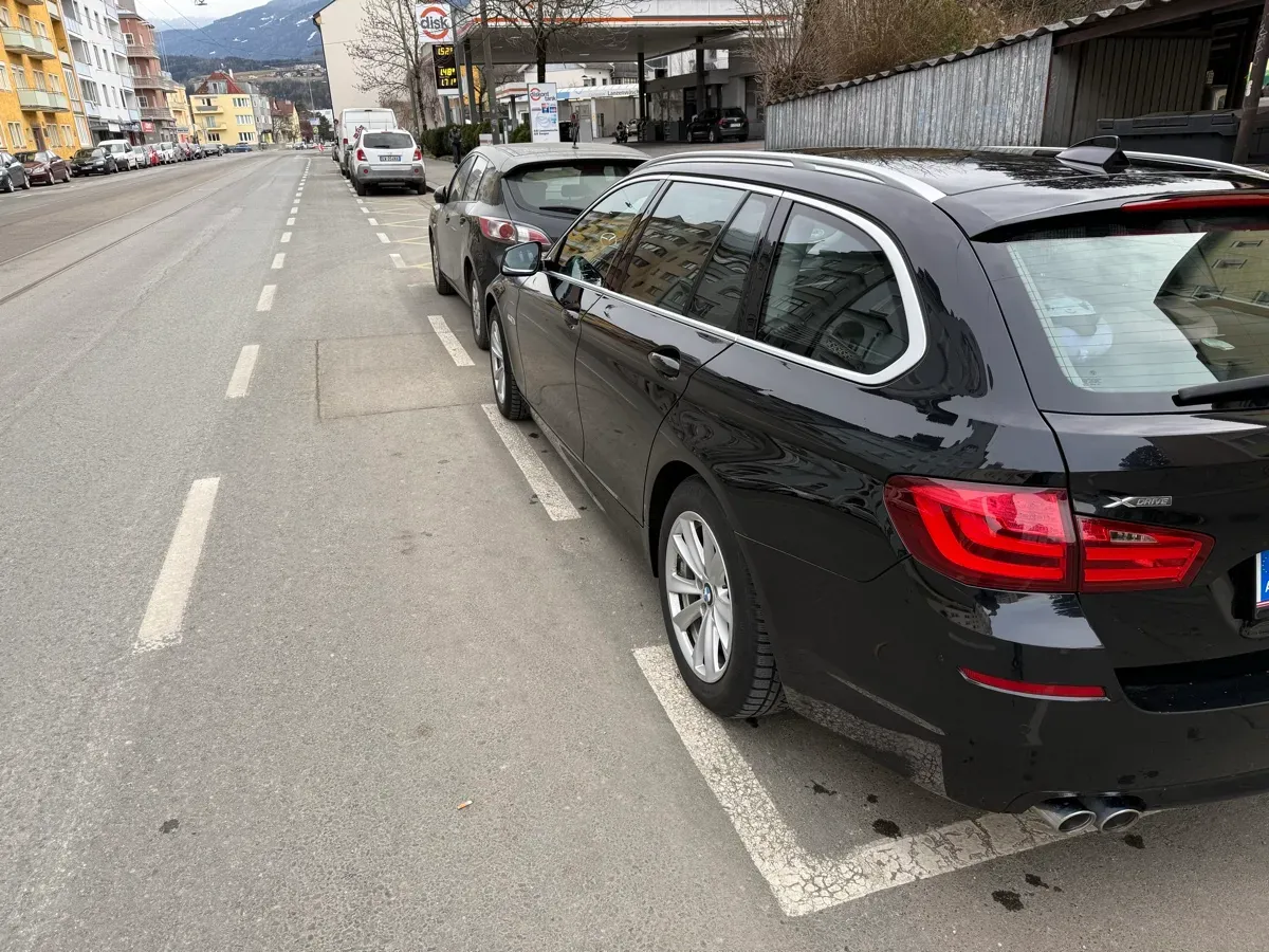 BMW 5 Series 2012 photo 2