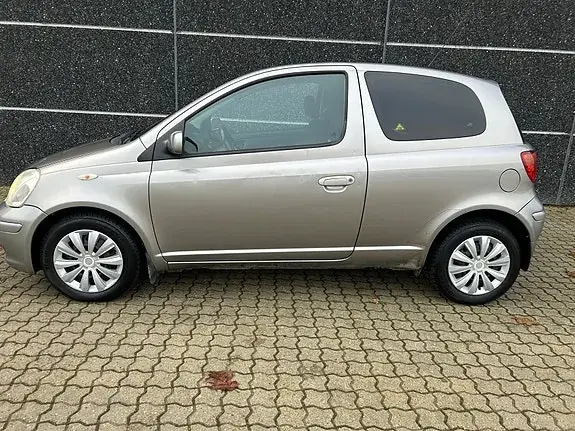 Toyota Yaris 2005 photo 2