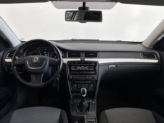 Skoda Superb 2010 photo 5