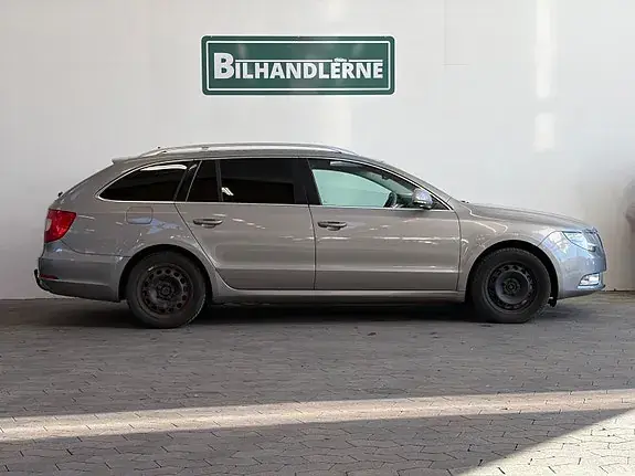 Skoda Superb 2010 photo 3